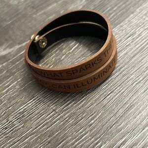 Cute bracelet. Excellent condition.